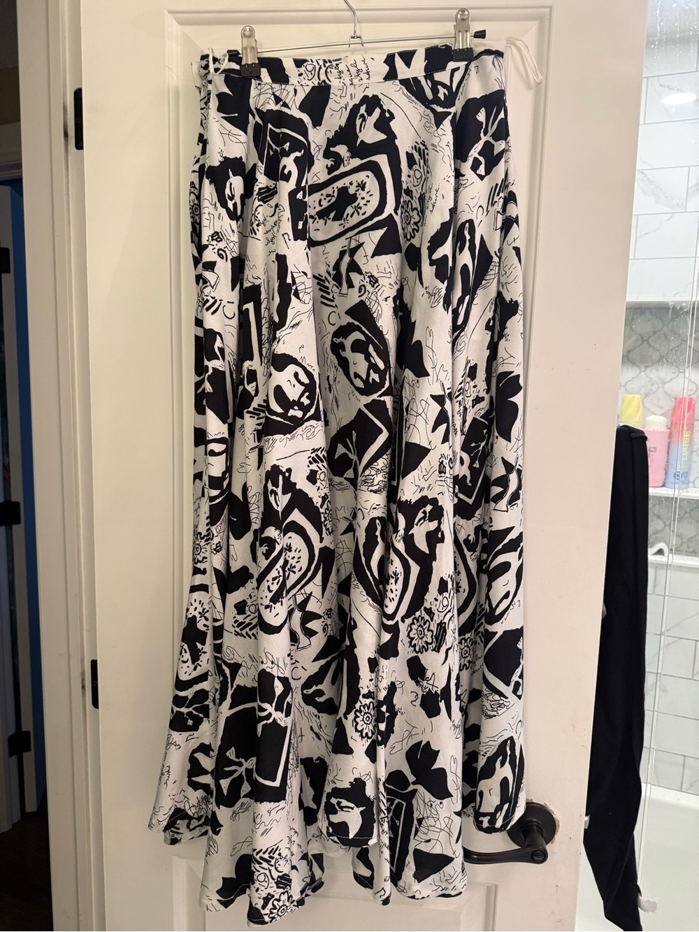 Edie Johne Vintage Black & White A-Line Midi Skirt - Bold Graphic Print